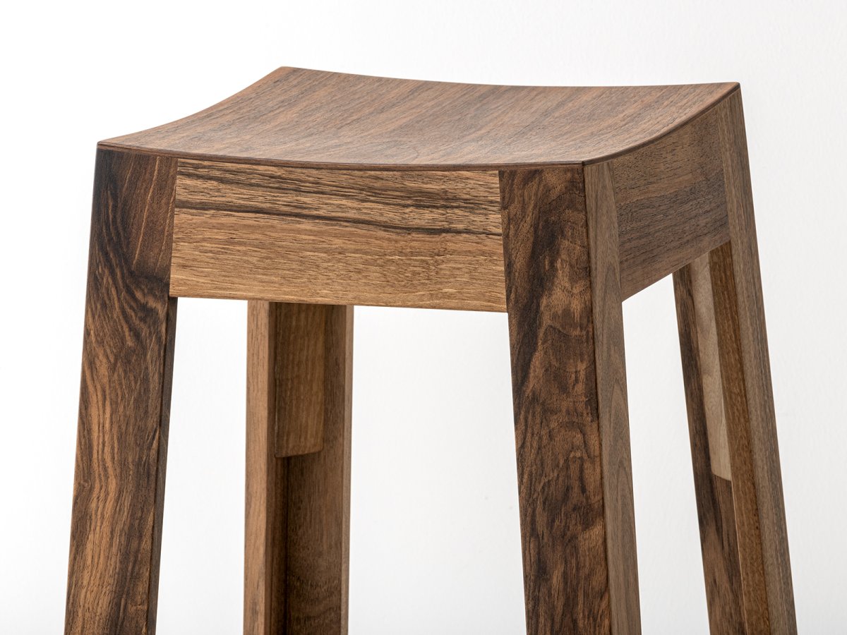 Tabouret de bar Wak en noyer - Tabouret bois ergonomique