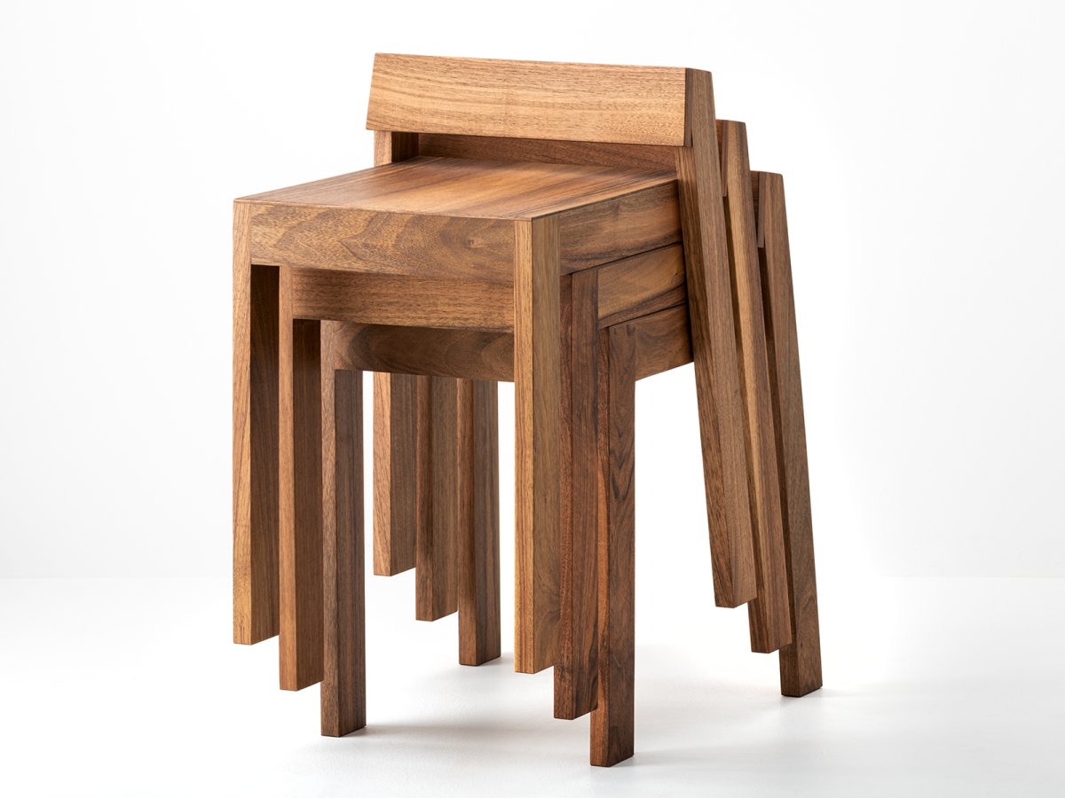 Tabouret MiniPil en noyer - Empilable et léger