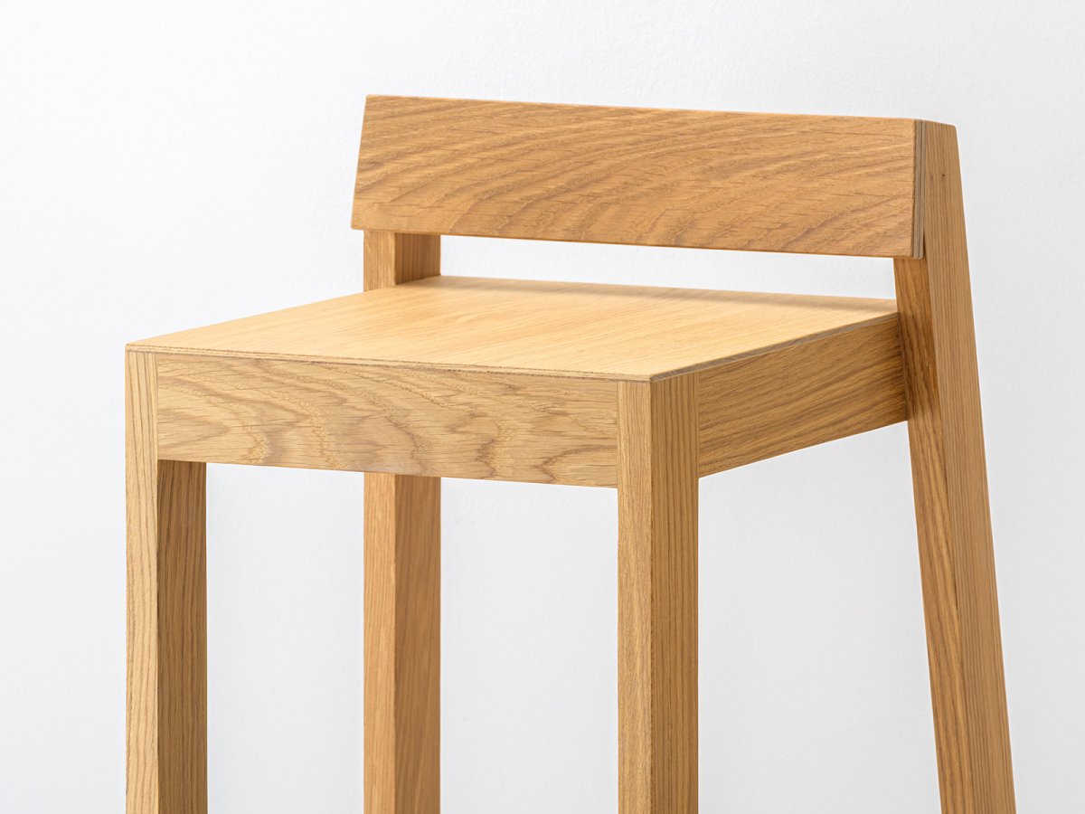 Tabouret PilPil en chêne - Assise et dossier en multiplis chêne