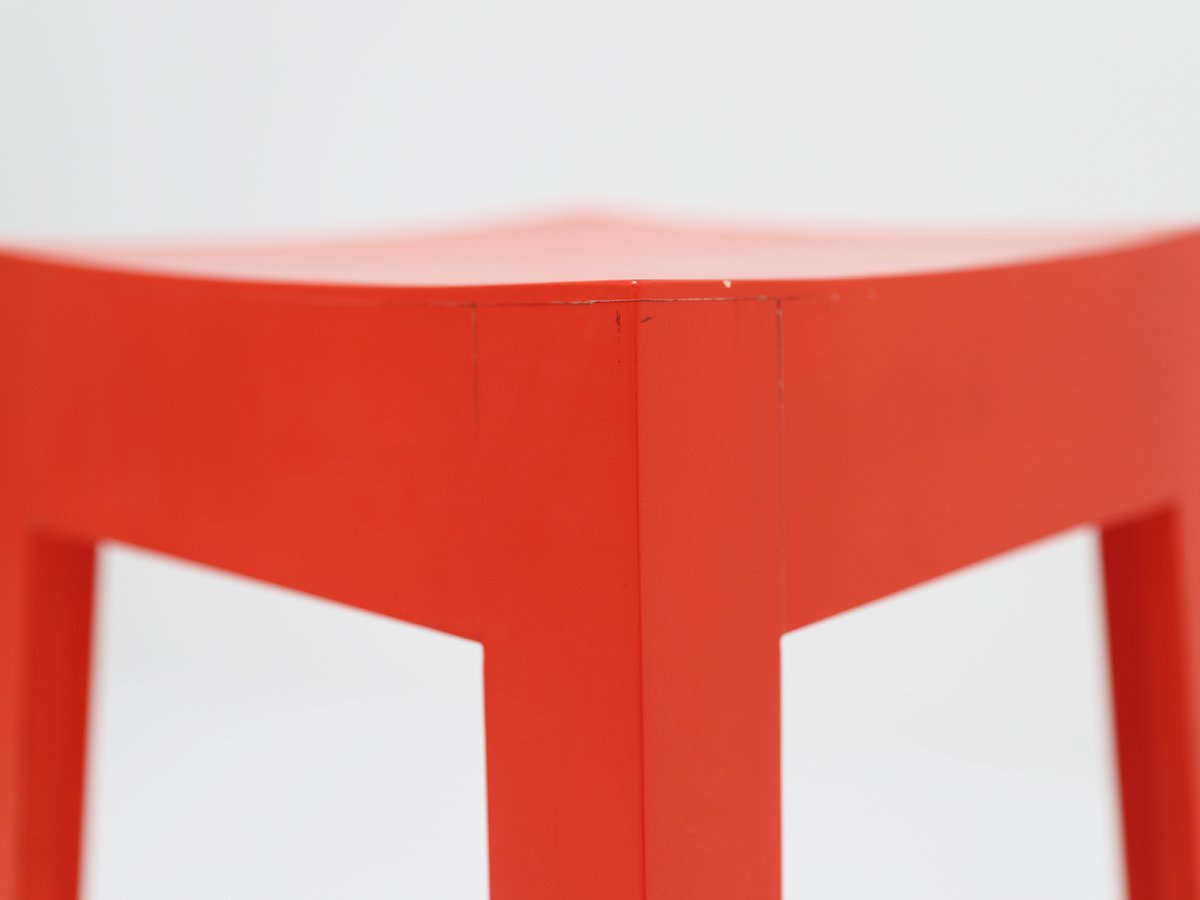 Tabouret de bar Wak en chêne laqué de réemploi - Assise incurvée