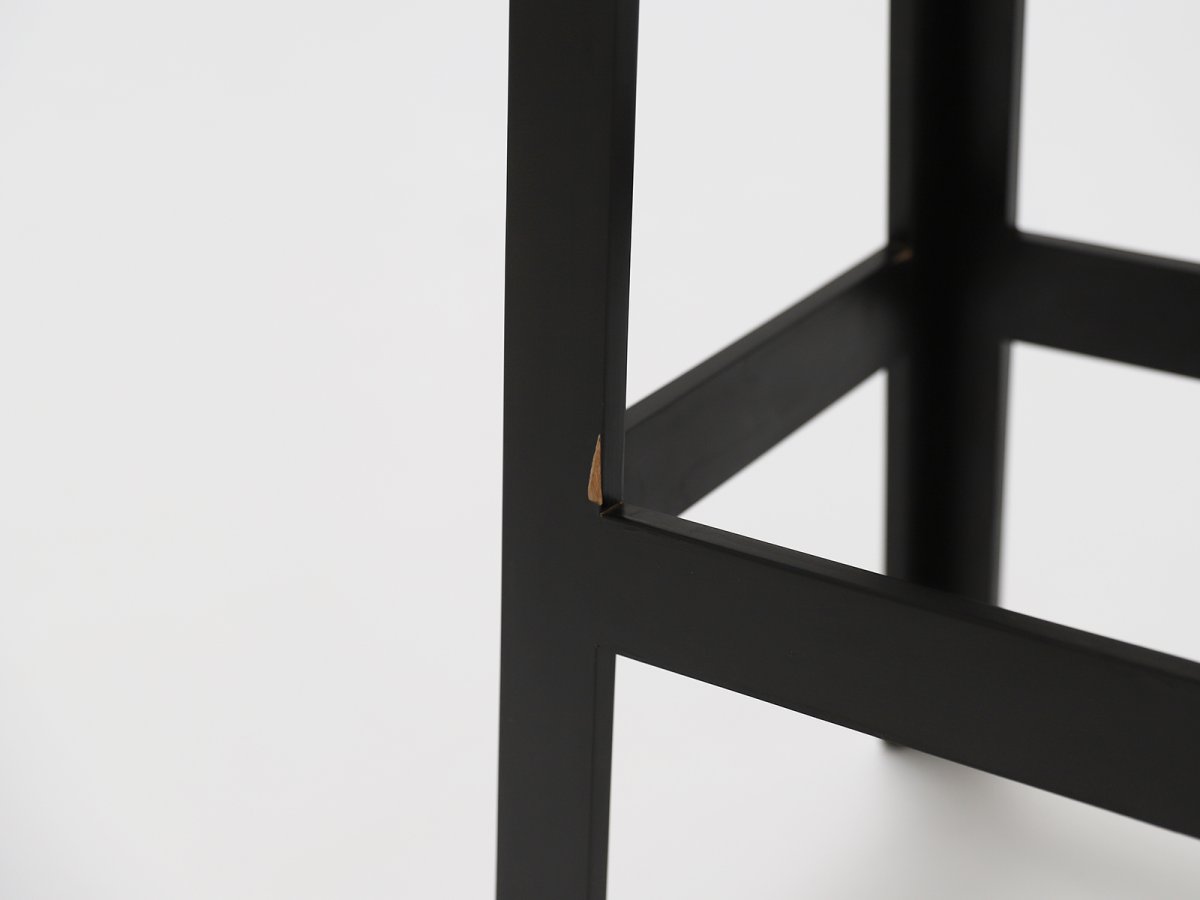 Tabouret de bar Wak en chêne laqué de réemploi - Empilable et léger