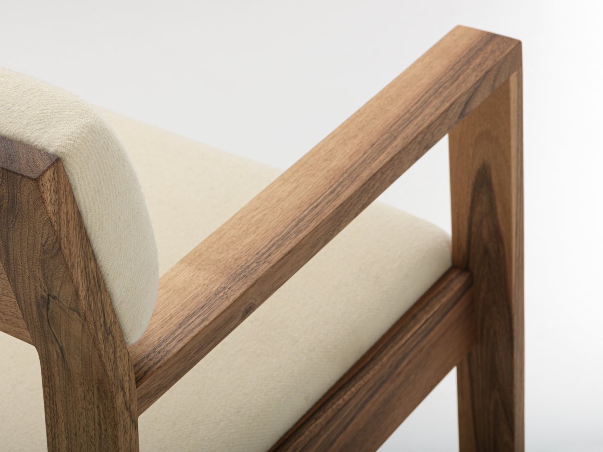 Banc en noyer et tissu Arpin® coloris Ecru sur ce modèle : Aix