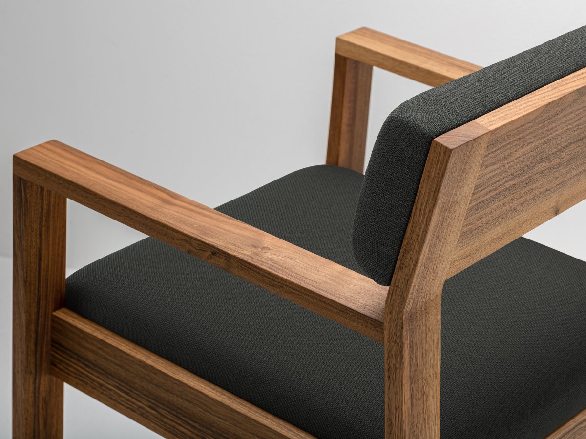 Fauteuil design en tissu et bois gris  - AIX