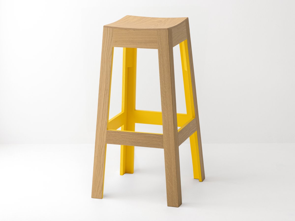 Tabouret haut de bar en bois de chêne laqué Jaune RAL 1023 - Wak