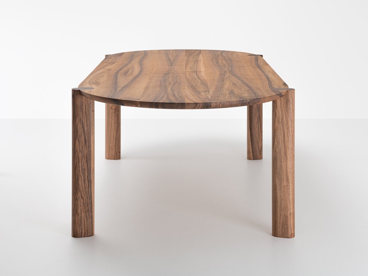 Table design en noyer massif certifié PEFC et Bois de France - Couscous