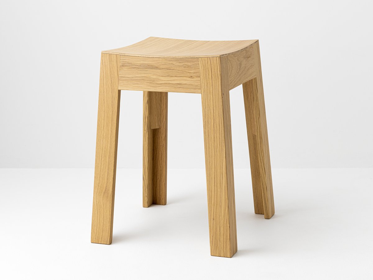 Mobilier en chêne massif : tabouret MiniWak et table basse Anouk