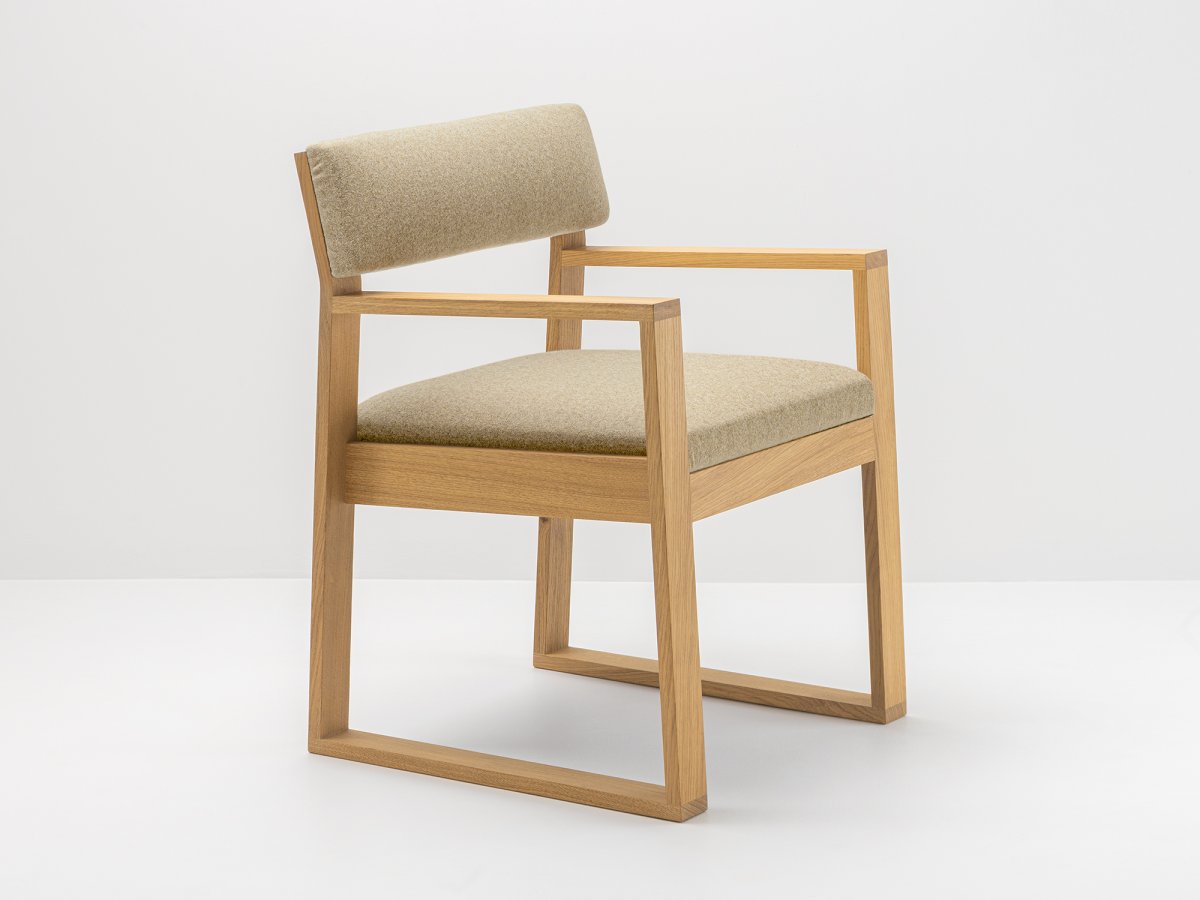 Fauteuil Aix en chêne et tissus Arpin ® - coloris Falaise