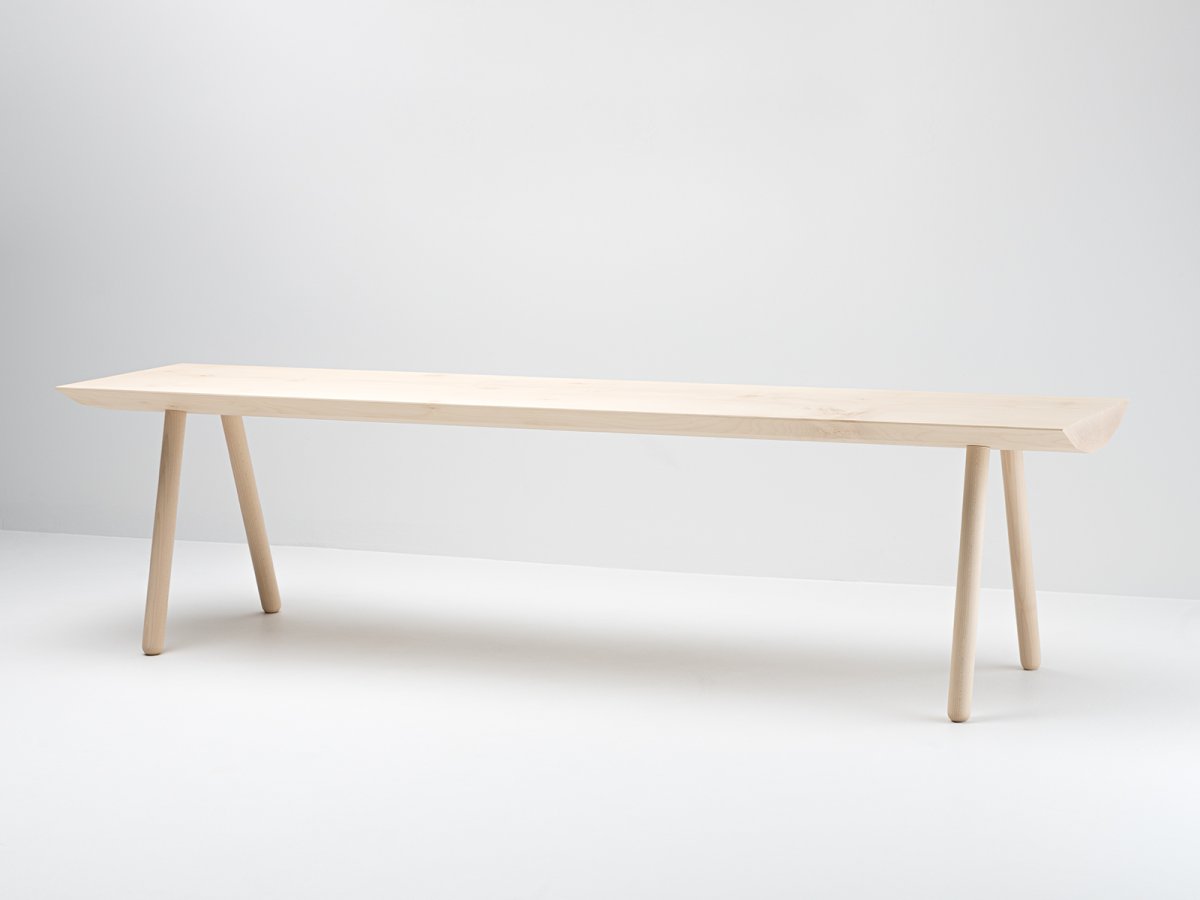 Banc Dendro light en érable - le design caractéristique de la dosse de bois