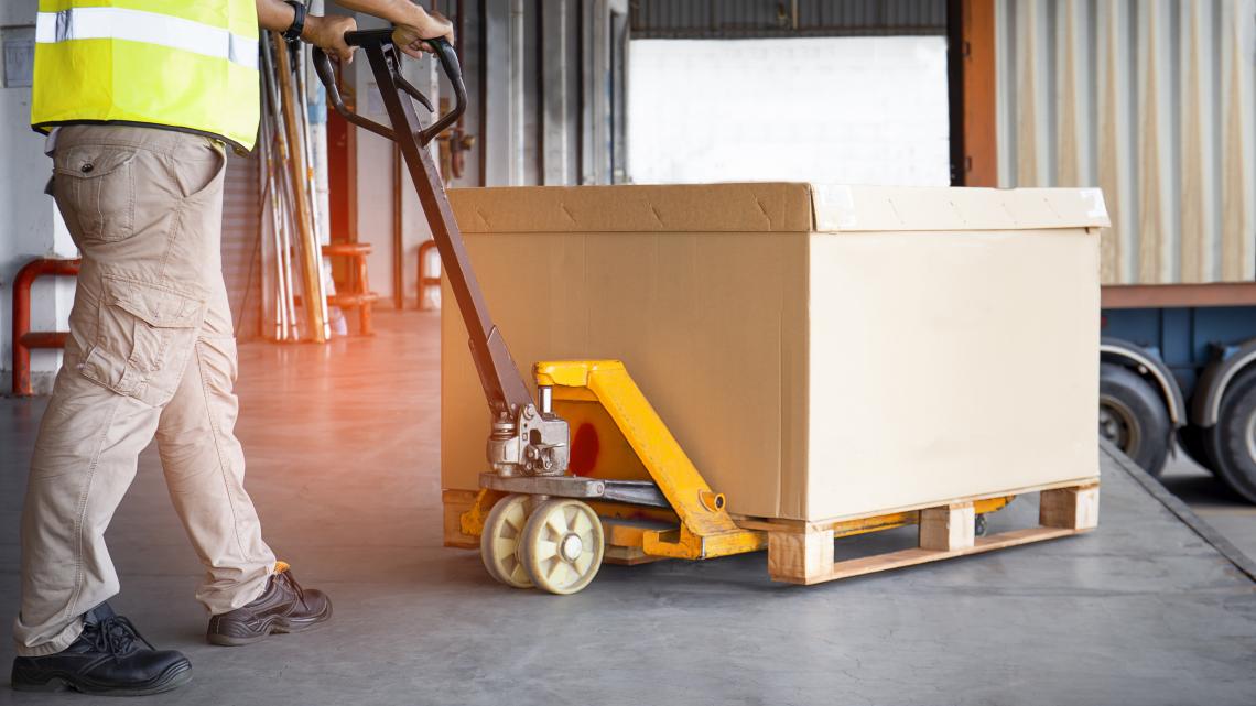 Delivery of furniture on pallet